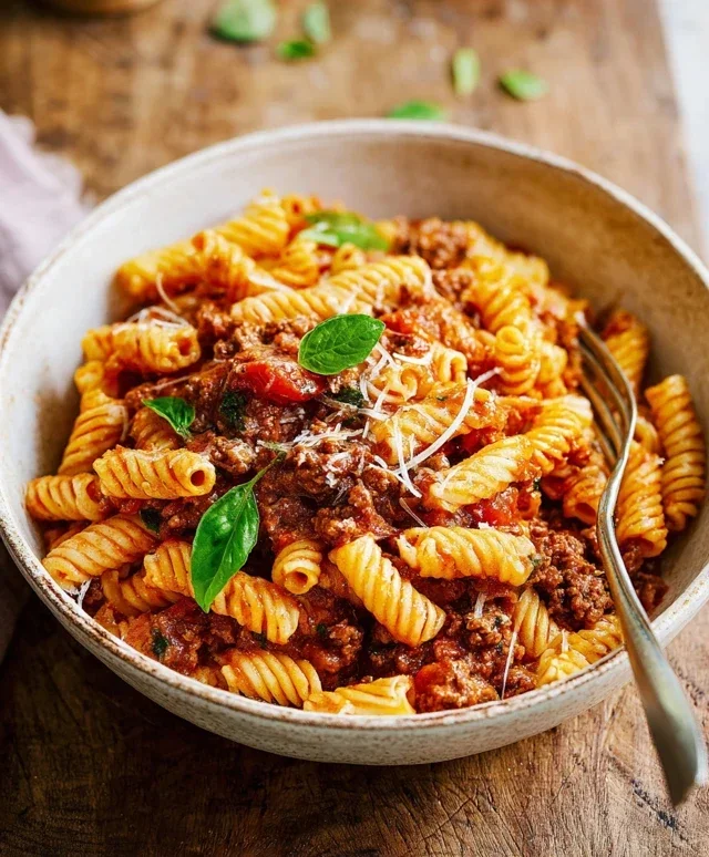 Beef Pasta in Tomato Sauce {Beef Ragu Pasta}